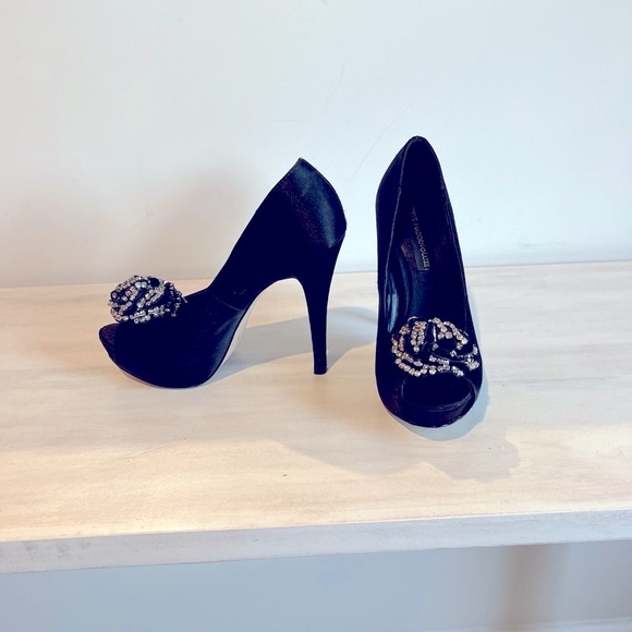 STEVE MADDEN LUXE Crown Black Satin Peep-Toe Heels - Picture 2 of 4